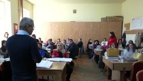 VIDEO Inteligența artificială „suflă” la examene. O testare a fost suspendată din cauza suspiciunilor de fraudare